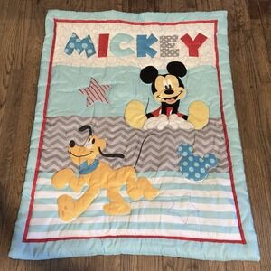 Disney Mickey Mouse and Pluto baby quilted comforter‎ 31.5"x41.5"